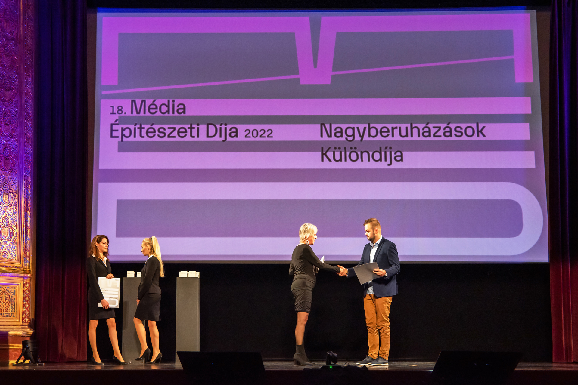 Megosztott Nagyberuházások Különdíja – Konkrét Stúdió – Wenckheim-kastély – díjátadó: Beleznay Éva – fotó: Építészfórum